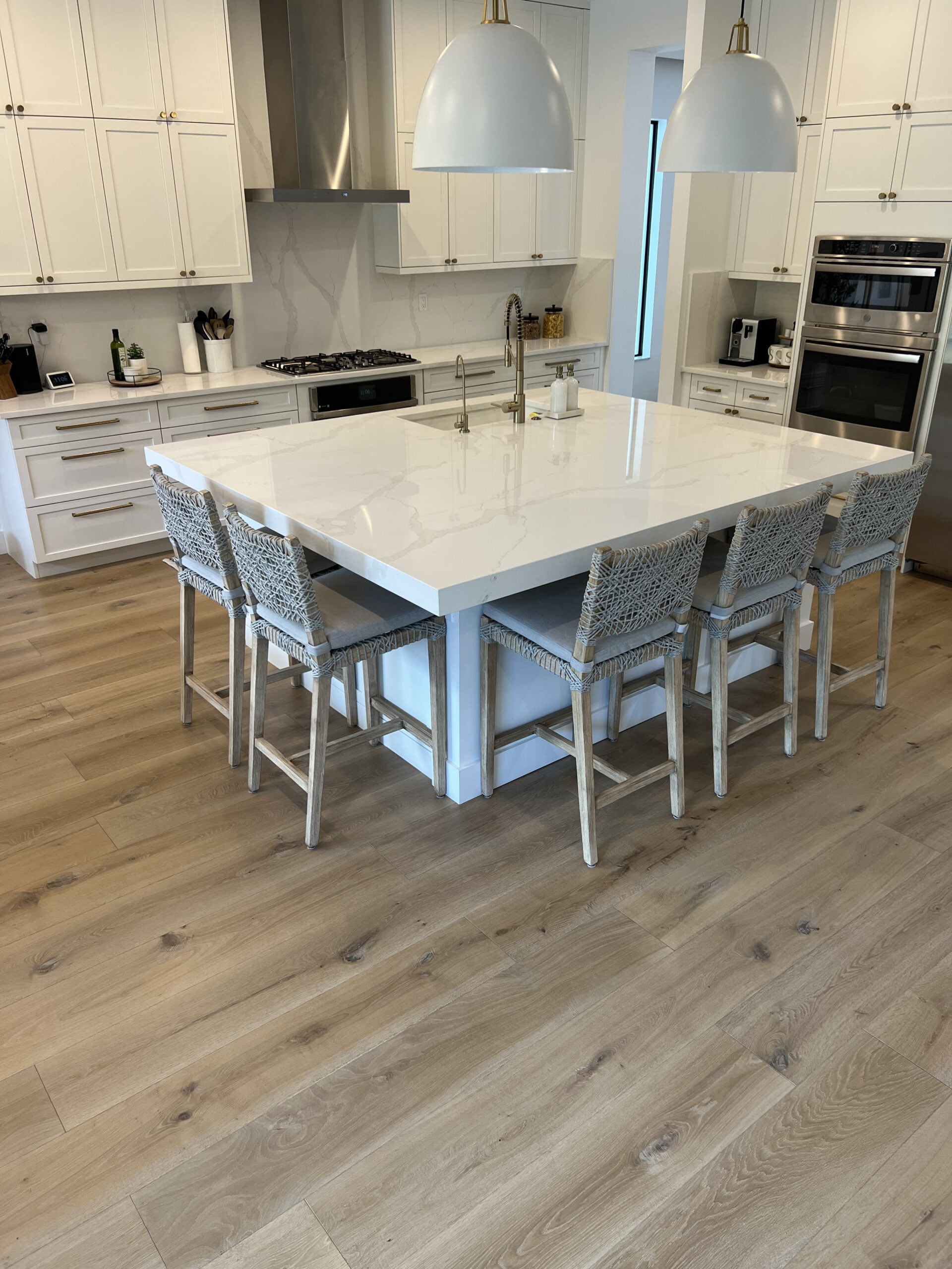 professional-vs-diy-flooring-installation